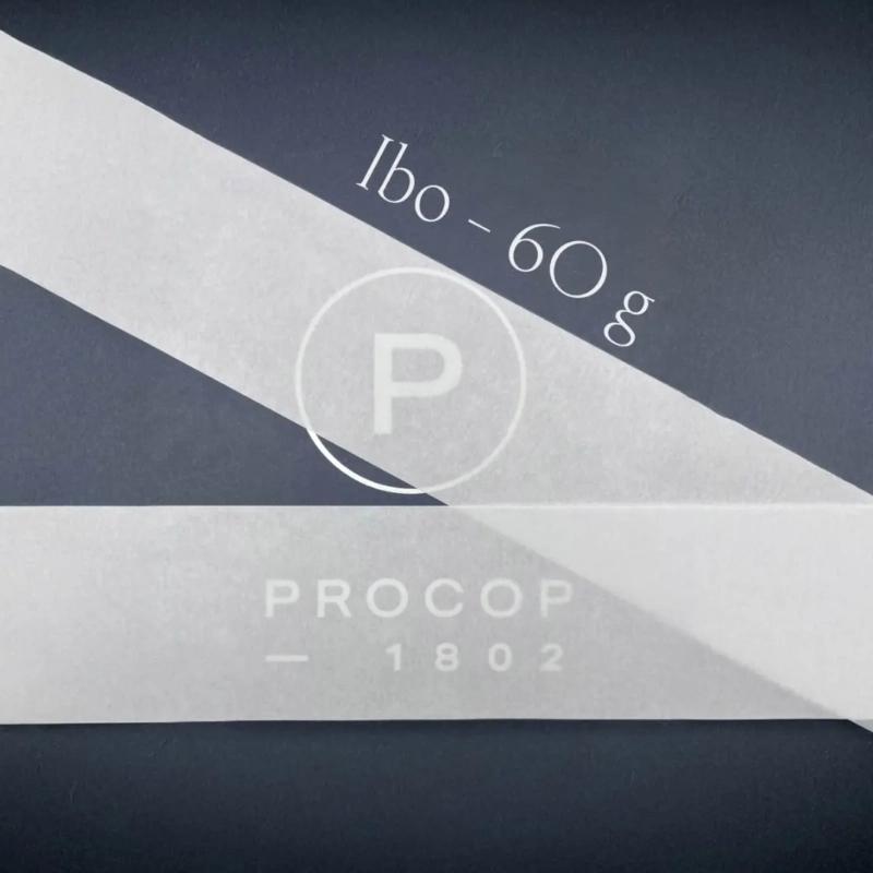 Bobine de papier IBO – Reflex, papier naturel non couché 60 g:m² Rouleau de papier IBO blanc mat légèrement translucide, 60 g/m², présenté verticalement sur fond neutre.
